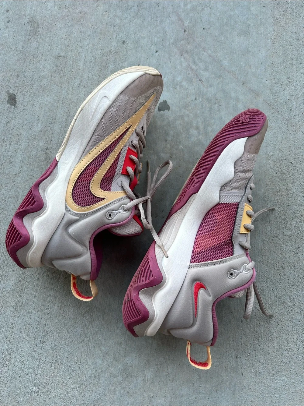 Nike Giannis Immortality 3 Basketball Shoes Mens 9 Fossil Stone Berry